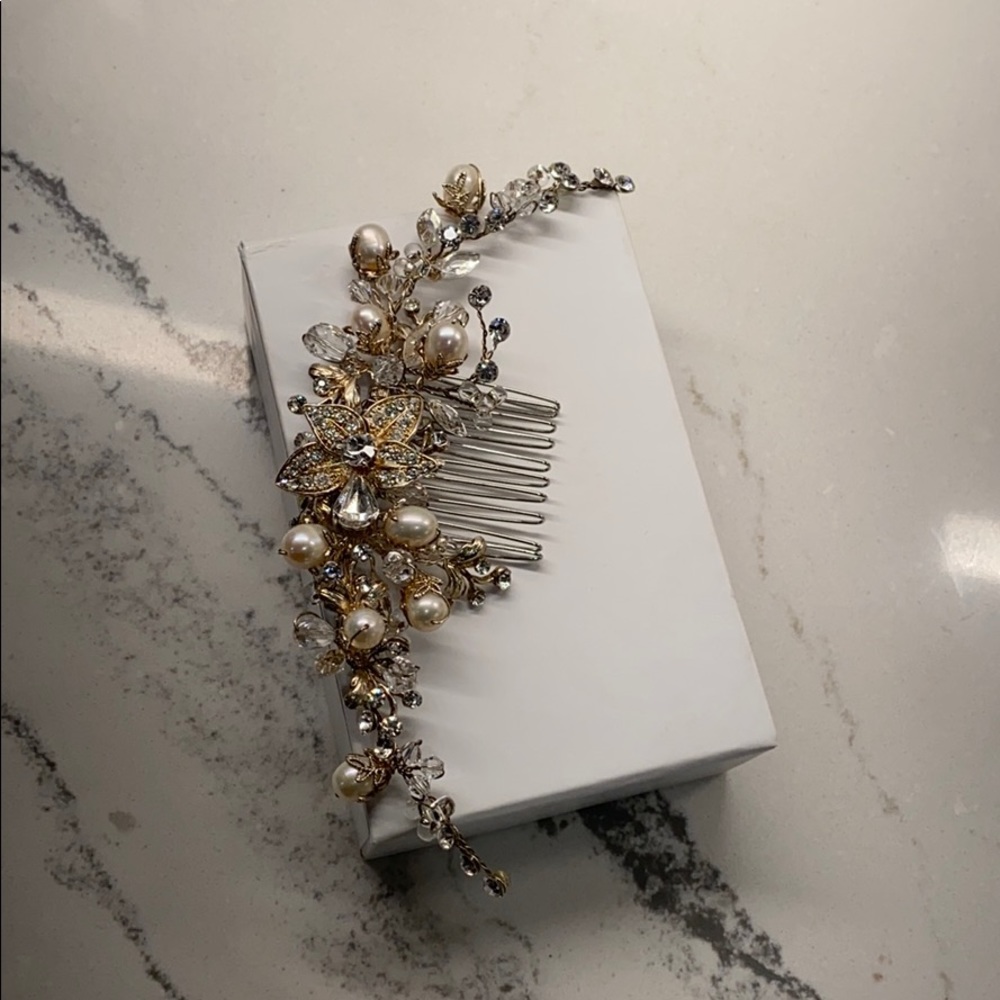 Bridal head piece with pearls, rhinestones